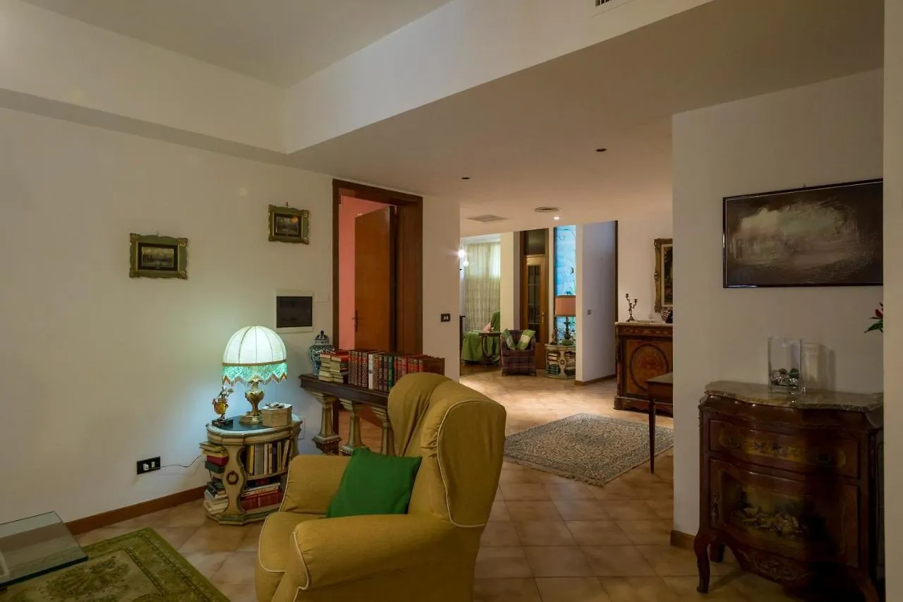 Appartamento Family Friendly House Lecce 0*,  Italia